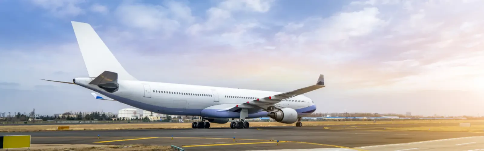 Passenger aircraft on an airport taxiway
